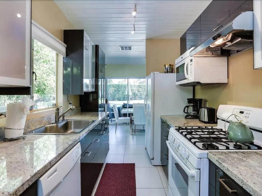 Serene 4 Bed 3 Bath Heated Pool Natural Backyard Heart Of Παλμ Σπρινγκς Εξωτερικό φωτογραφία