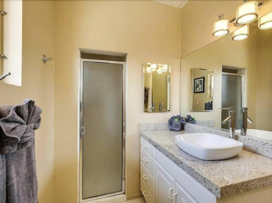 Serene 4 Bed 3 Bath Heated Pool Natural Backyard Heart Of Παλμ Σπρινγκς Εξωτερικό φωτογραφία