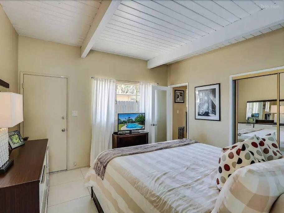 Serene 4 Bed 3 Bath Heated Pool Natural Backyard Heart Of Παλμ Σπρινγκς Εξωτερικό φωτογραφία